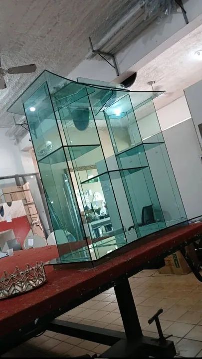 Púlpito de vidro fumê verde incolor 