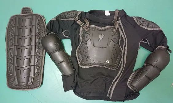 protetor de coluna com camiseta thor