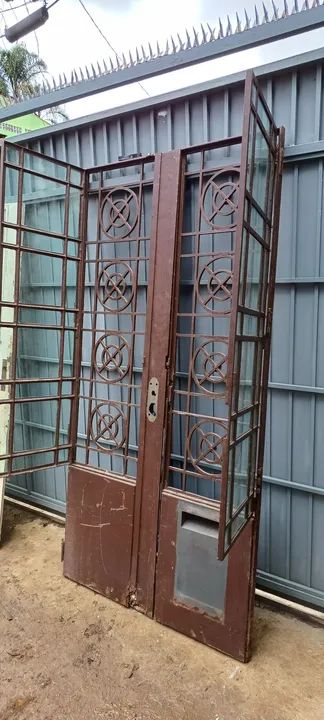 R$3000,00 / PORTA ANTIGA DE FERRO ( NÃO TENHO O BATENTE ) - Foto 2