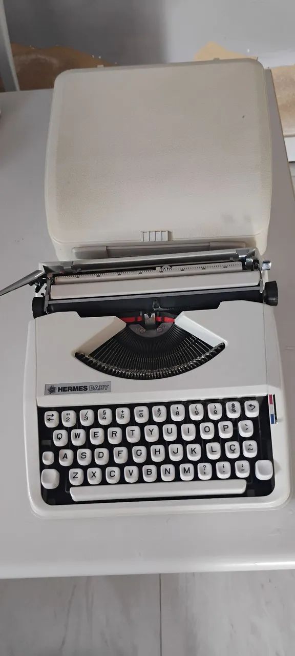 Typewriter64662179916291125