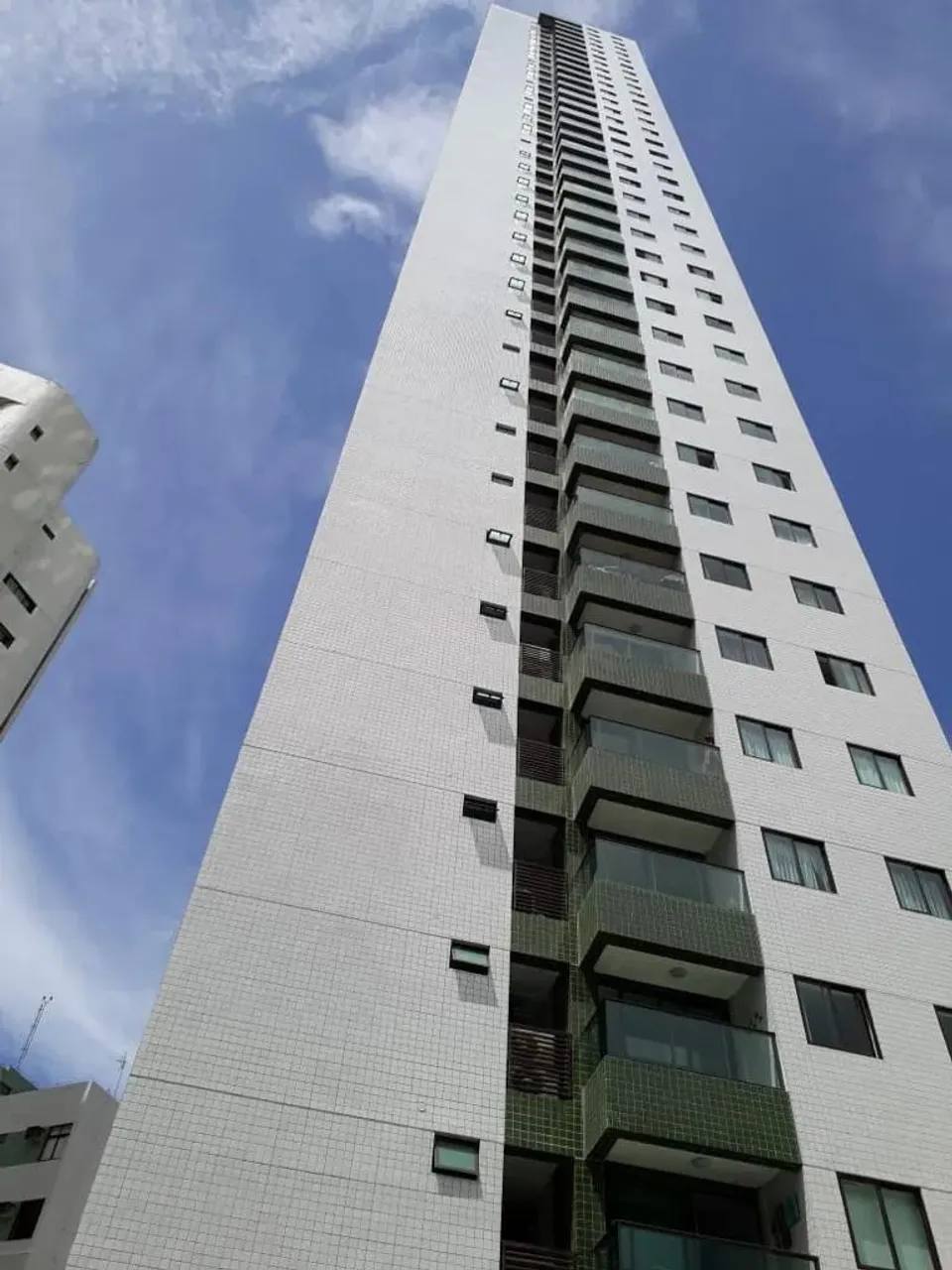 Aluga Apto mobiliado, 2 qts, suíte, social, nascente, alto em Boa Viagem Recife PE
