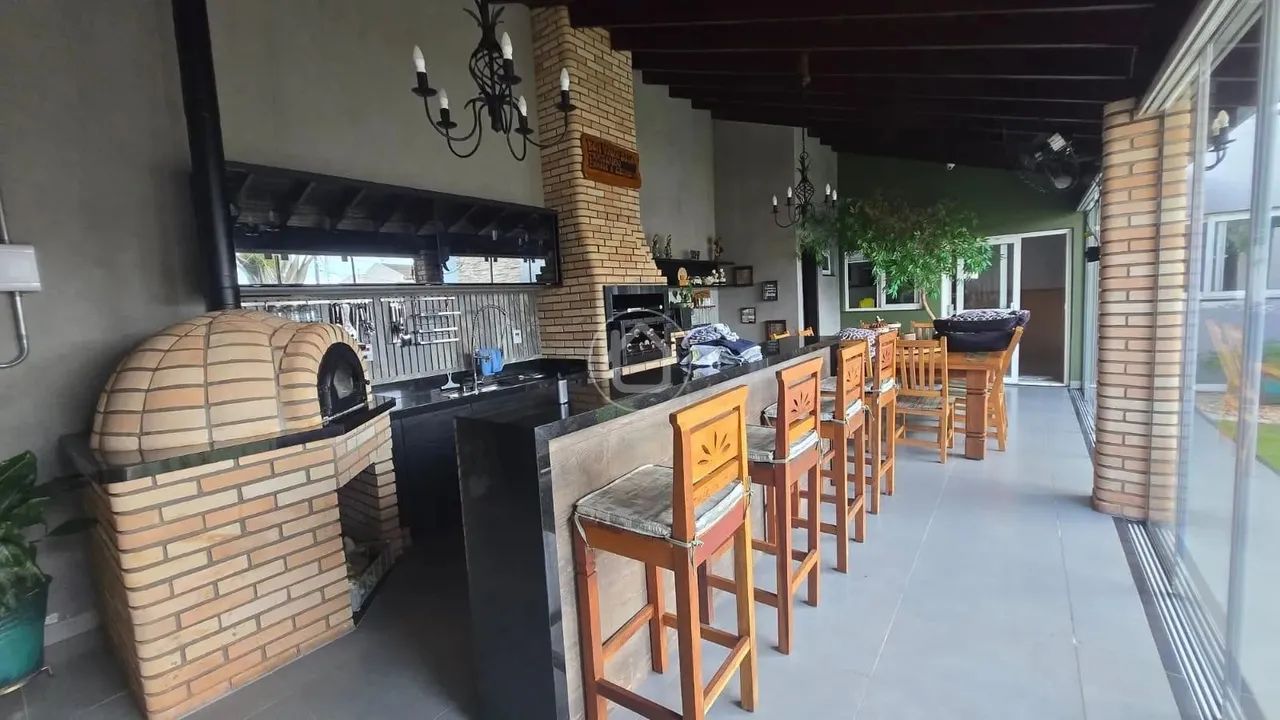 CASA COM 4 QUARTOS, ÁREA GOURMET E SOBRADO - Foto 2