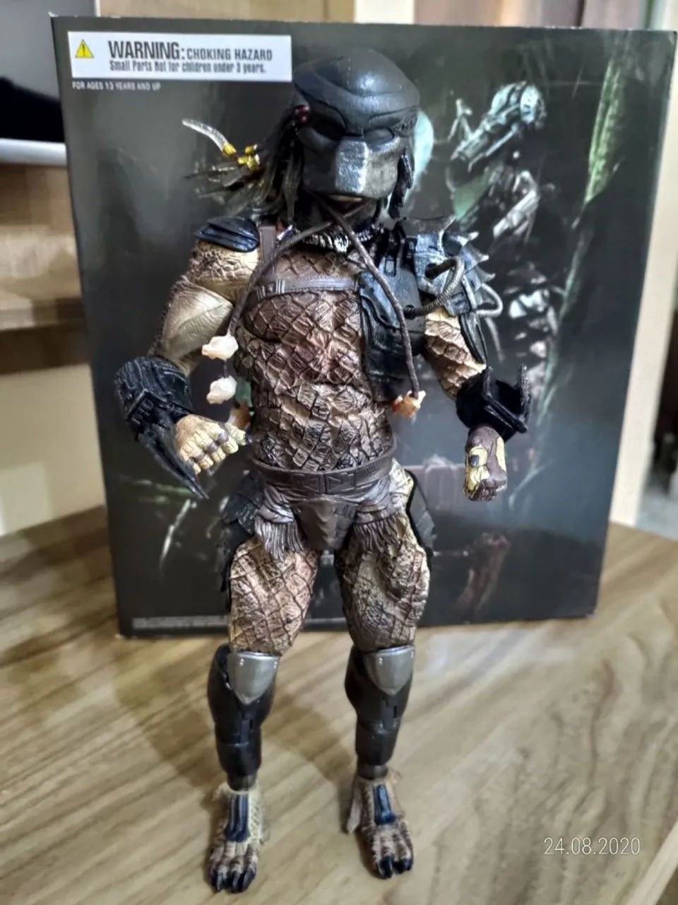 Predador Play Arts Action Figure 27cm - Foto 3