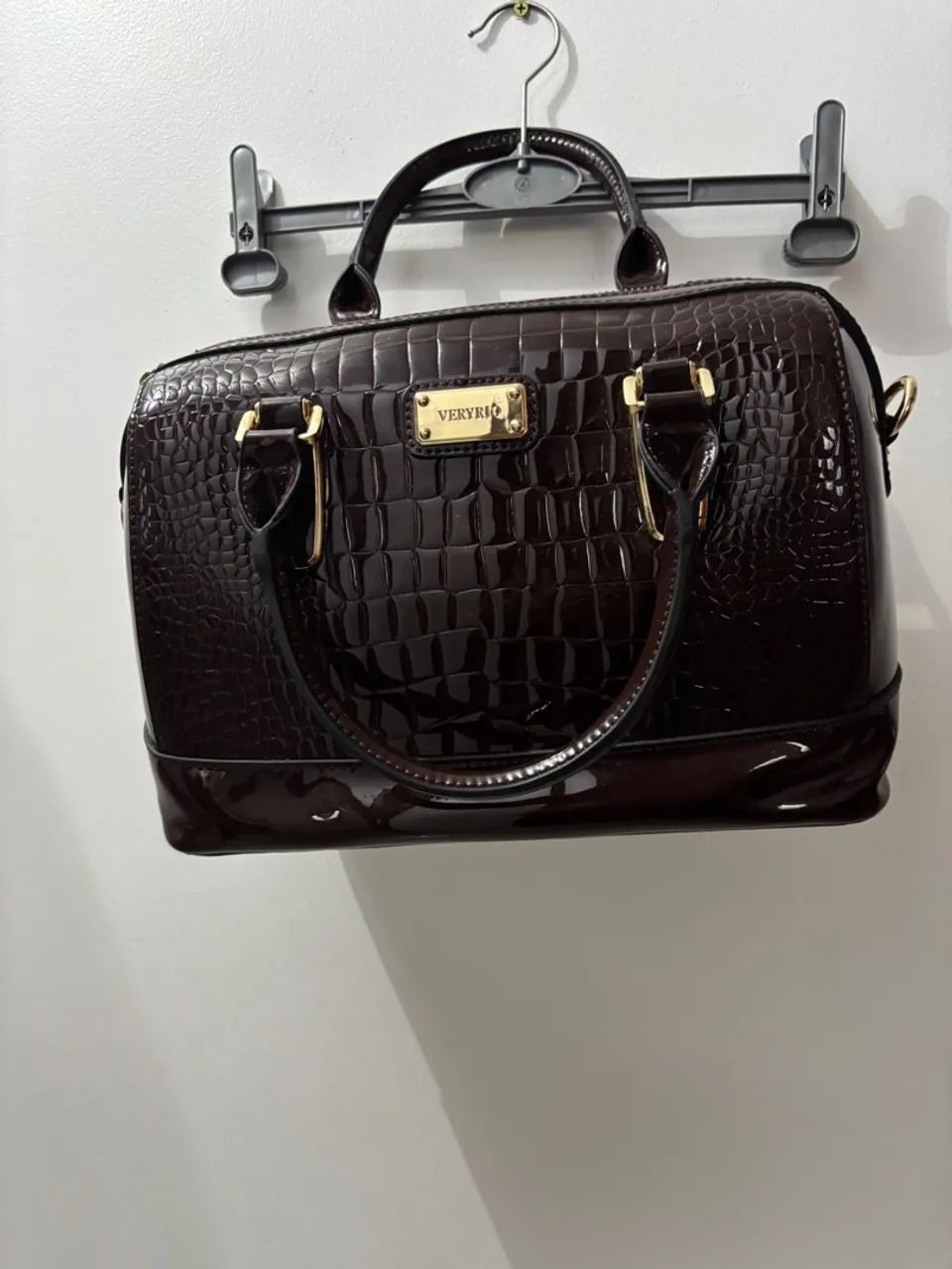 Bolsa de Mão Verniz Marrom - Elegância e Sofisticação - Foto 2