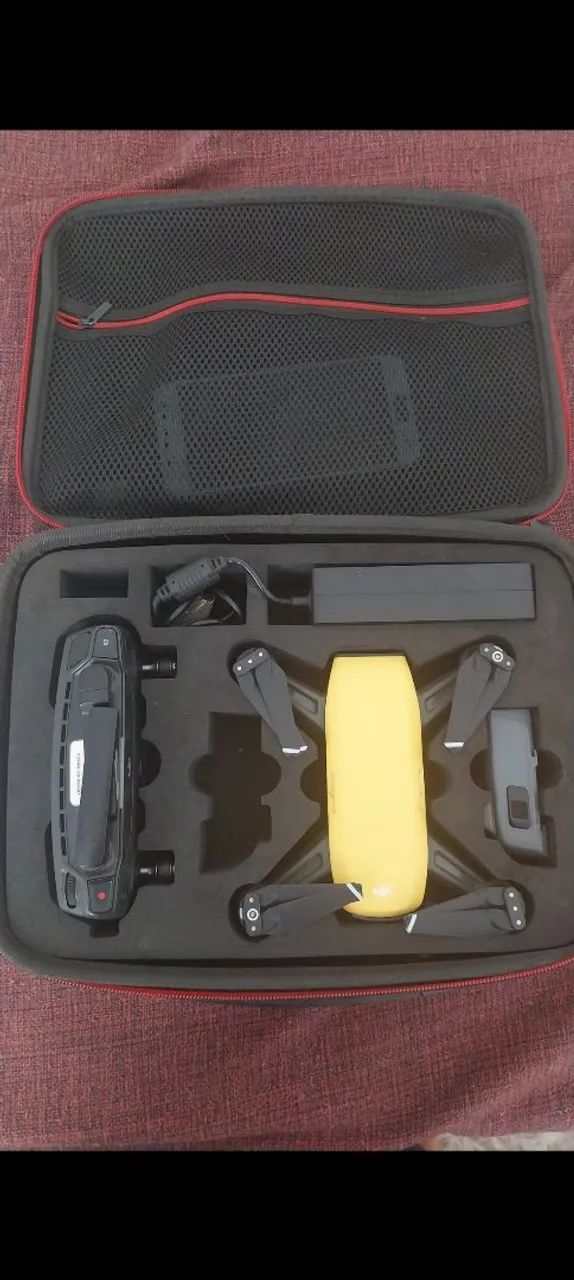 Drone com câmera e bateria