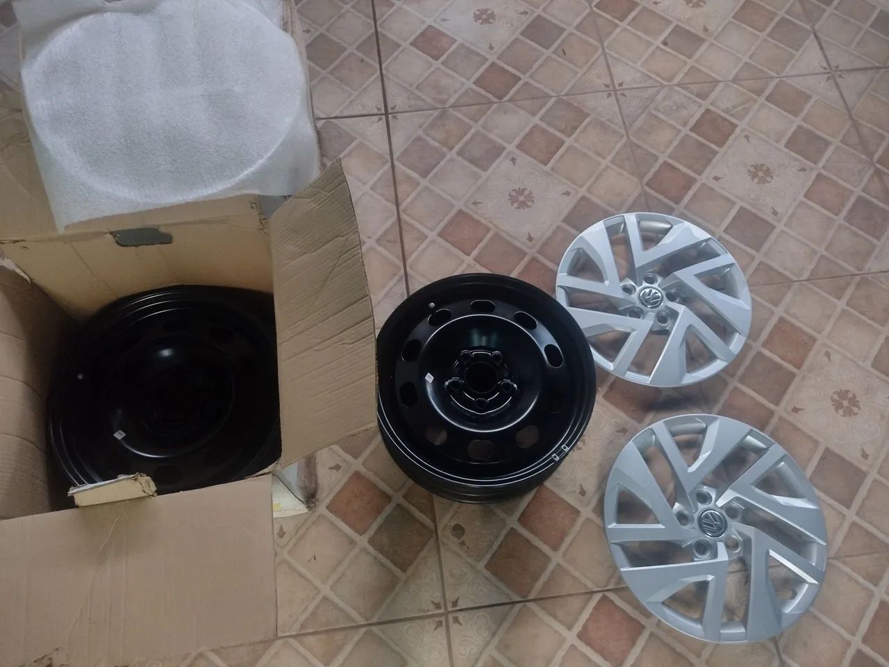 Rodas e calotas novas  VW 15 polegadas originais  - Foto 3