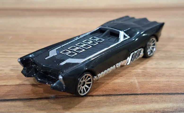 Hot Wheels Batmobile - DC Universe Character Car Series 2012 (Loose)