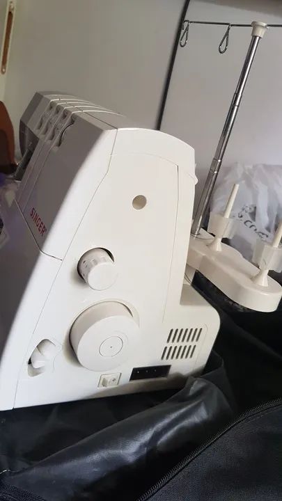 Máquina Overlock Singer - Foto 3
