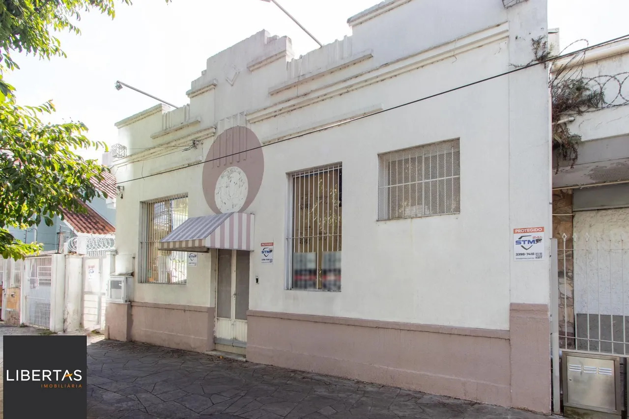 Casa comercial com aproximadamente 157m² privativos