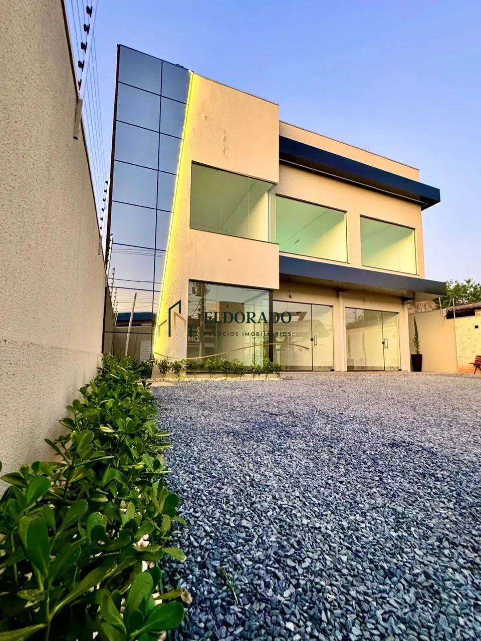 Aluga-se Prédio Comercial no CPA 1 - 6 salas com banheiro individual - Localização privile - Foto 4