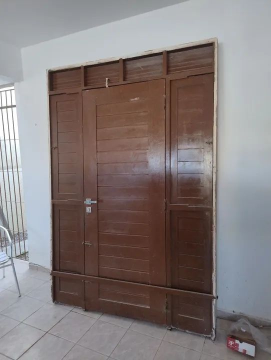 Porta de madeira Jatobá com o portal incluso 