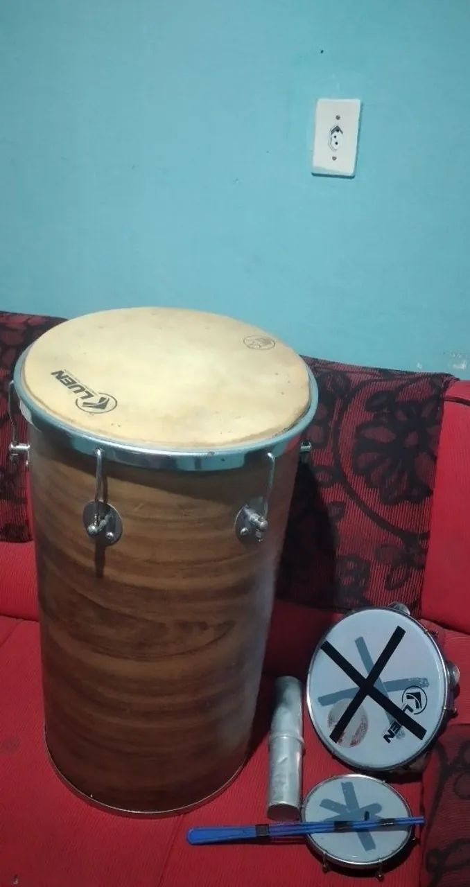 Vendo estes instrumentos de pagode. 
