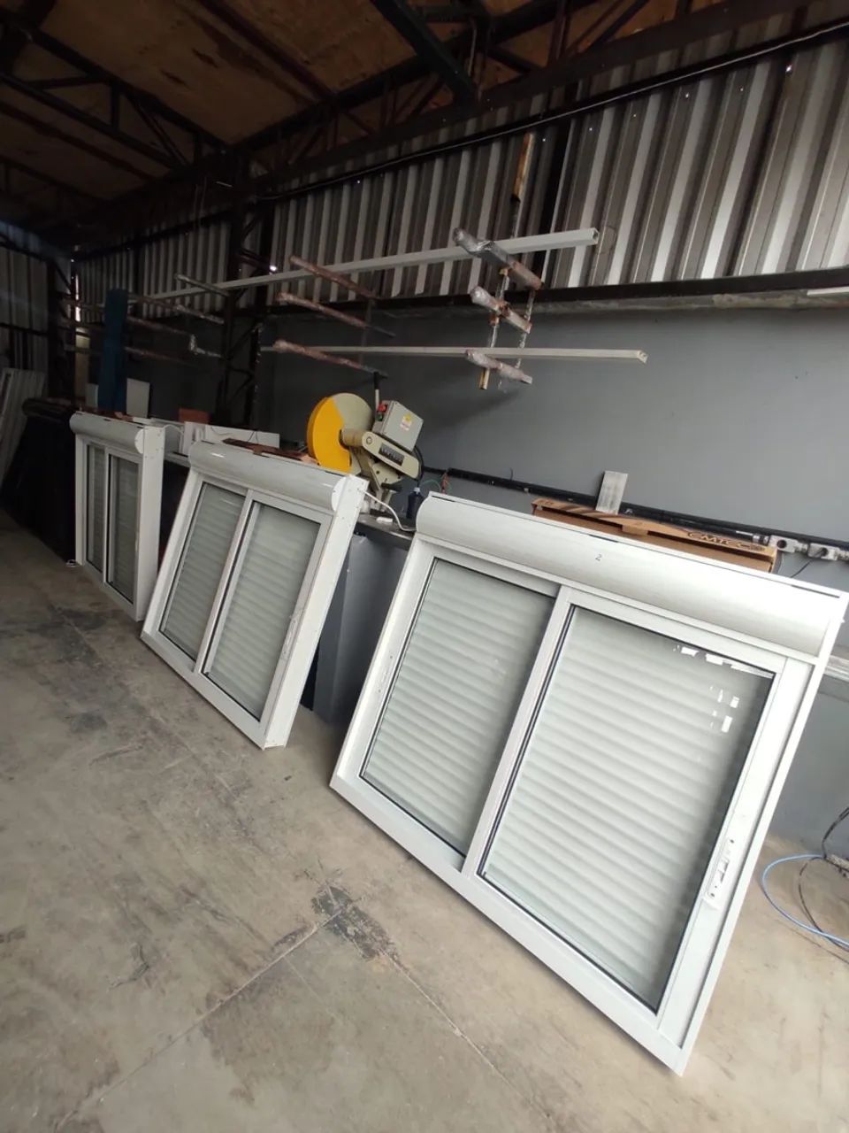 PROMOÇÃO Janela Esquadria 1x1 2 folhas com persiana integrada Manual, Linha Suprema  - Foto 2