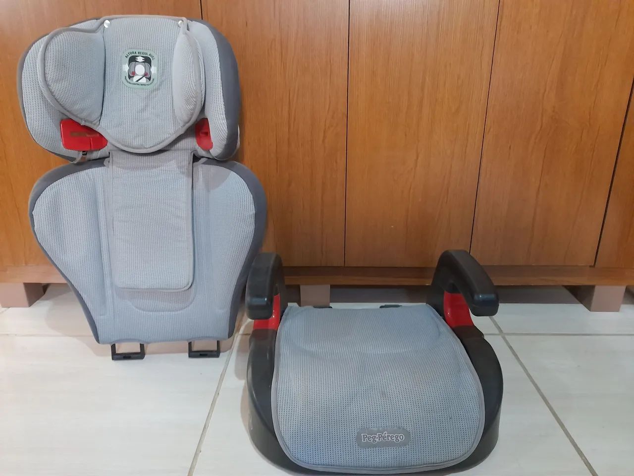 Assento com encosto removível 