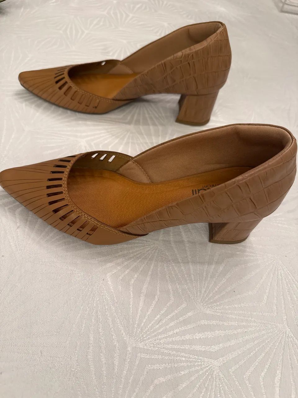 Scarpin de couro da marca Neftali Comfort