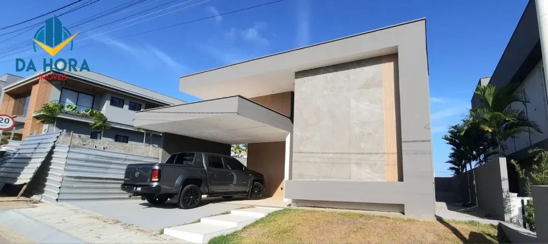 Casa Térrea em Condomínio fechado com 3 suítes 