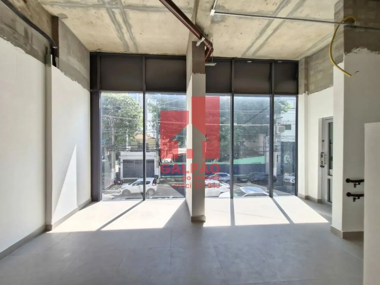 Sala duplex para alugar Moema no terreo de um predio residencial 120m² , banheiro com aces