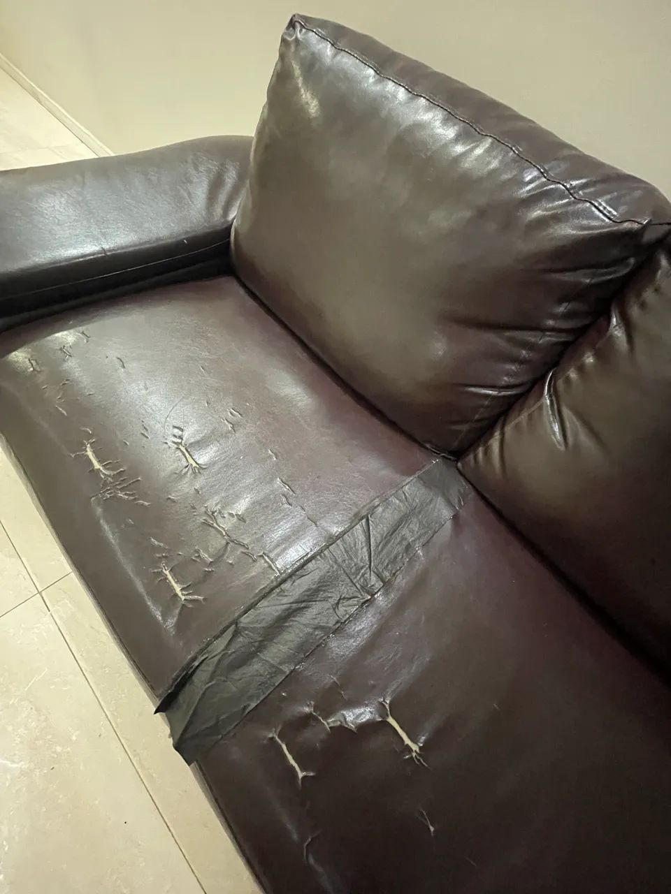 Vendo sofá de couro64520797125634121