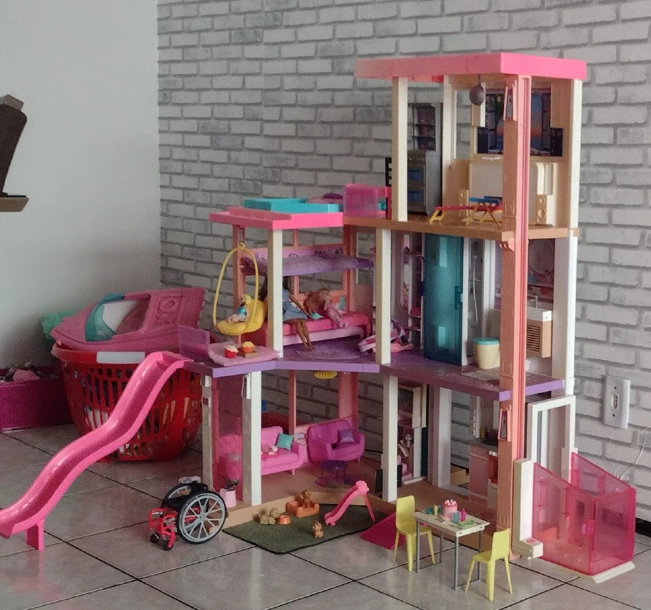Casa dos sonhos da Barbie (dream house) com acessórios completa