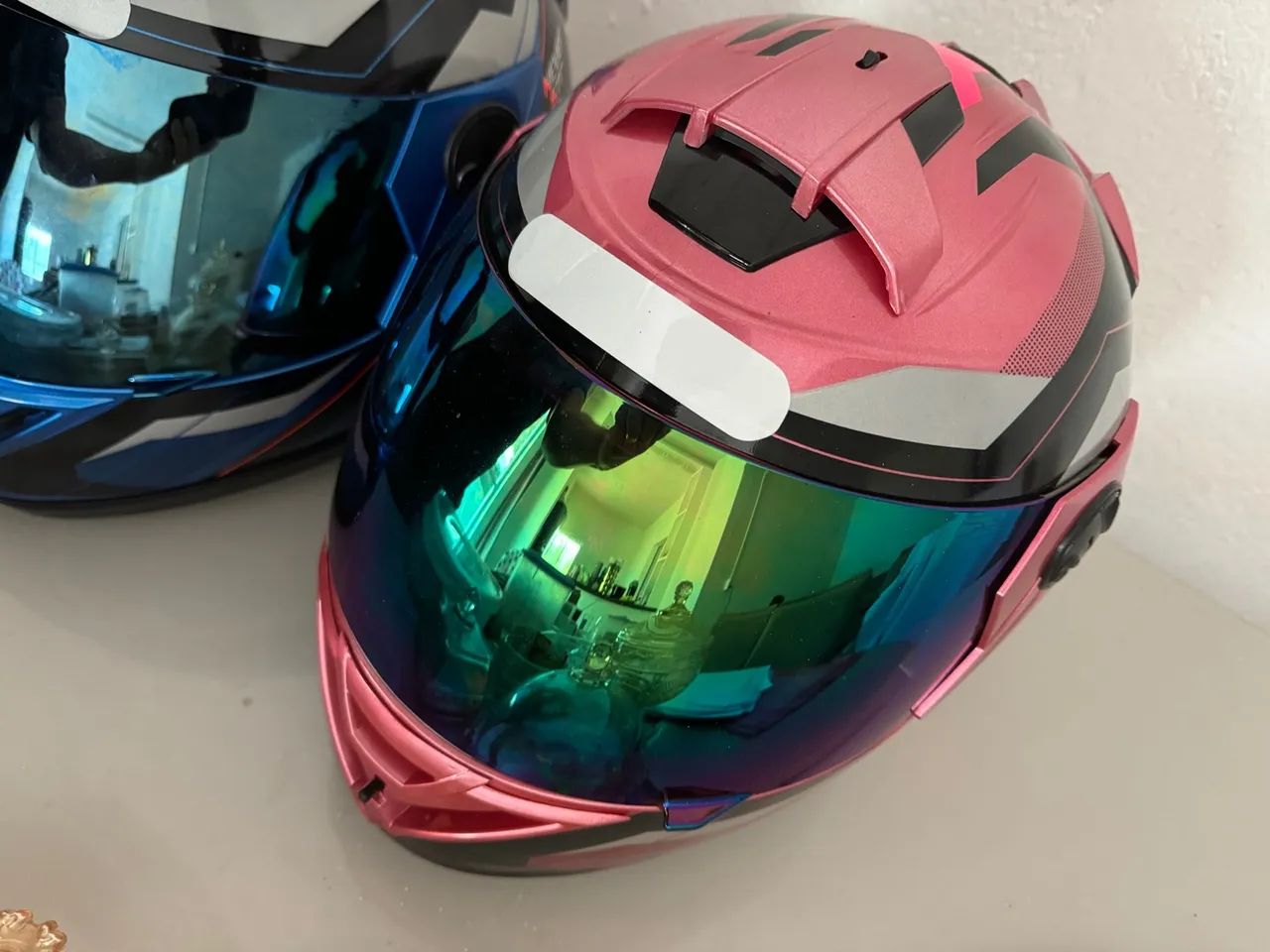 Capacete Moto - Rosa e Azul com Viseira Colorida