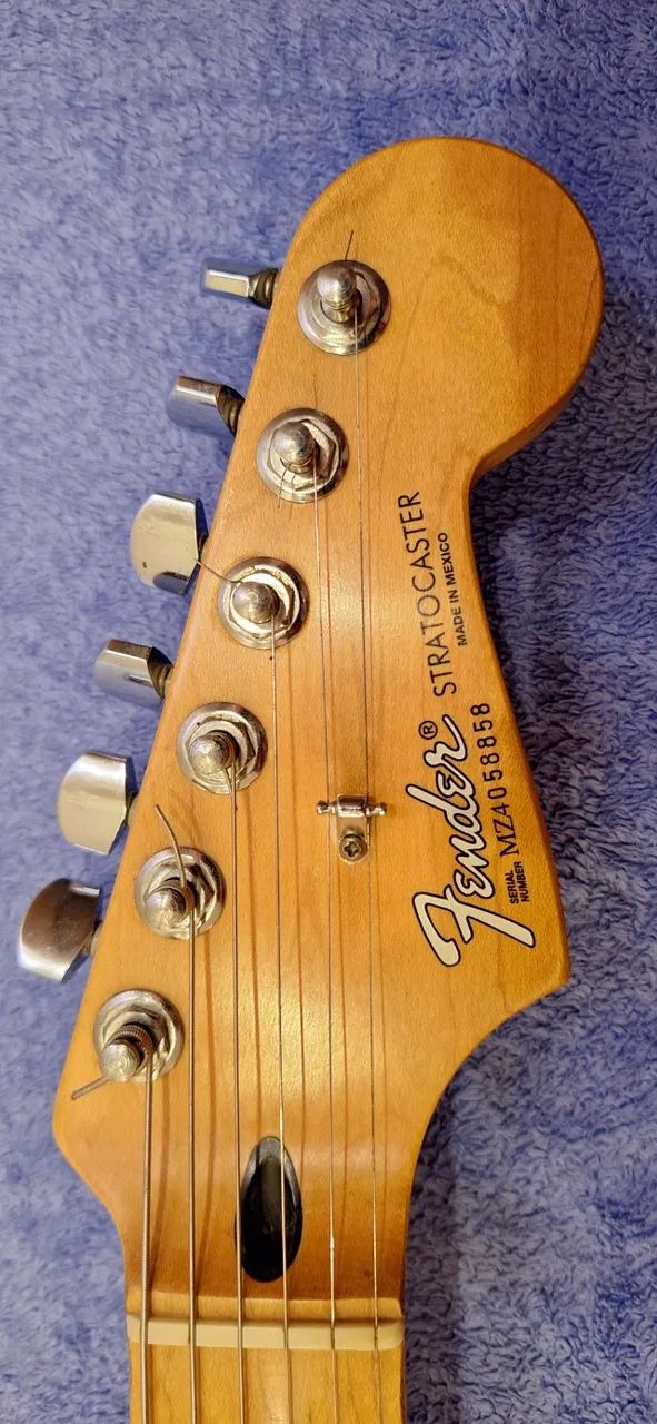 オイガツオ 　Fender mexico オイガツオ Guitarra Fender Mexicana Stratocaster AM Professional - MZ2004