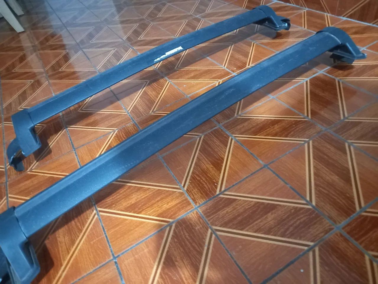Celular redmi 8 + barra de teto de bagagem.  