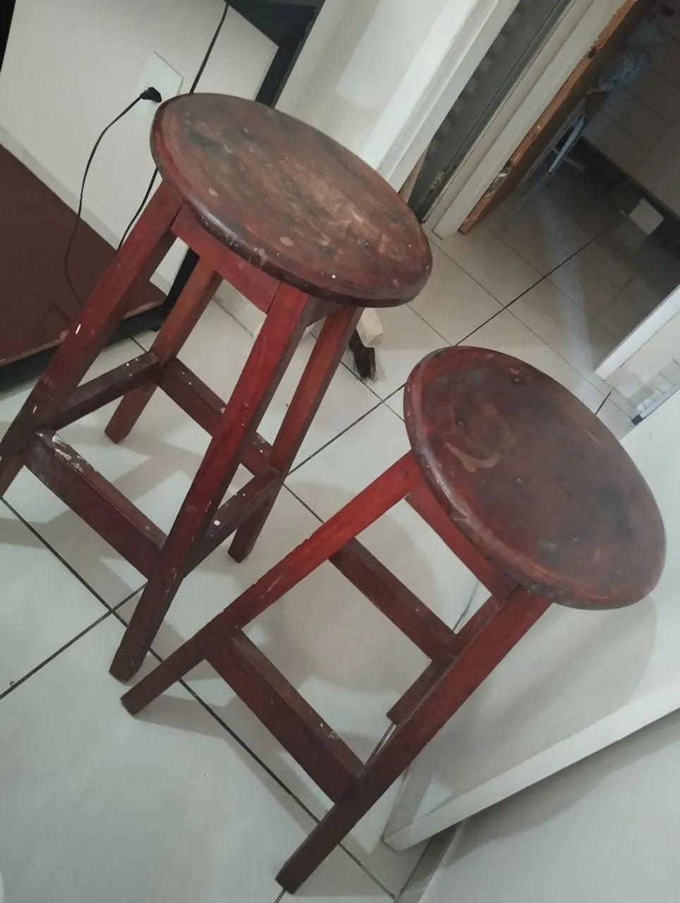 Banquetas de madeira para comércio