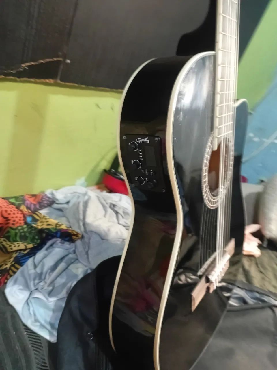 Vendo violão elétrico lindo em ótimo estado  - Foto 3