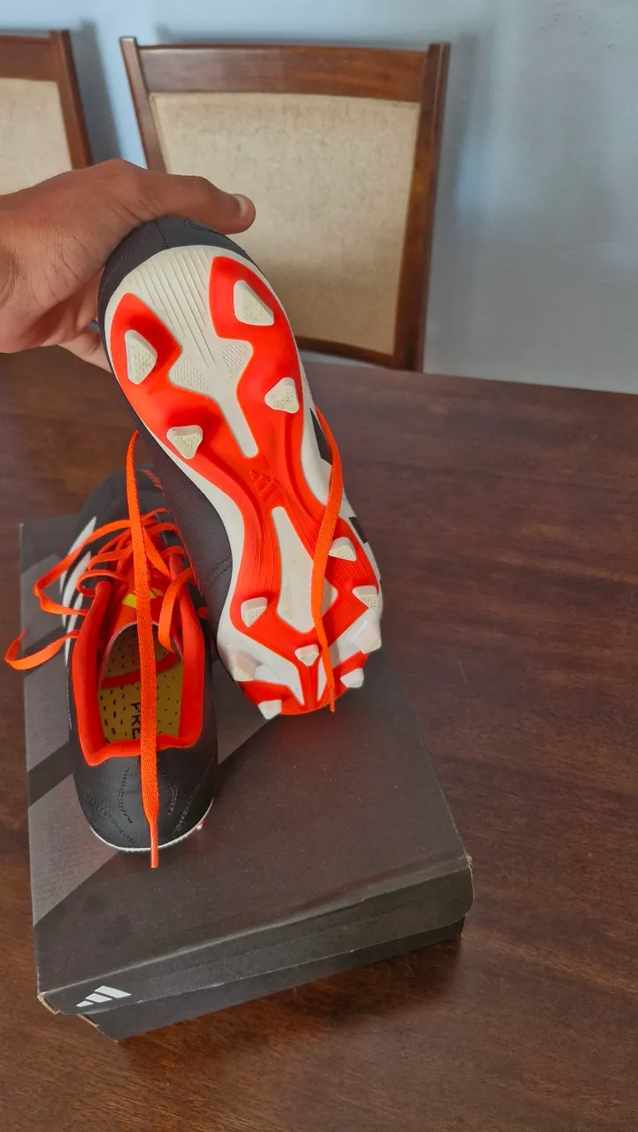 Vendo chuteira adidas predator, número 42, usei apenas 3x