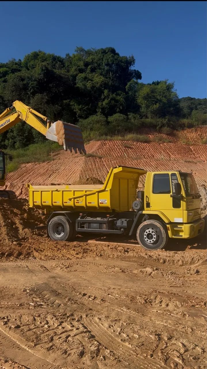 Caminhão Caçamba 