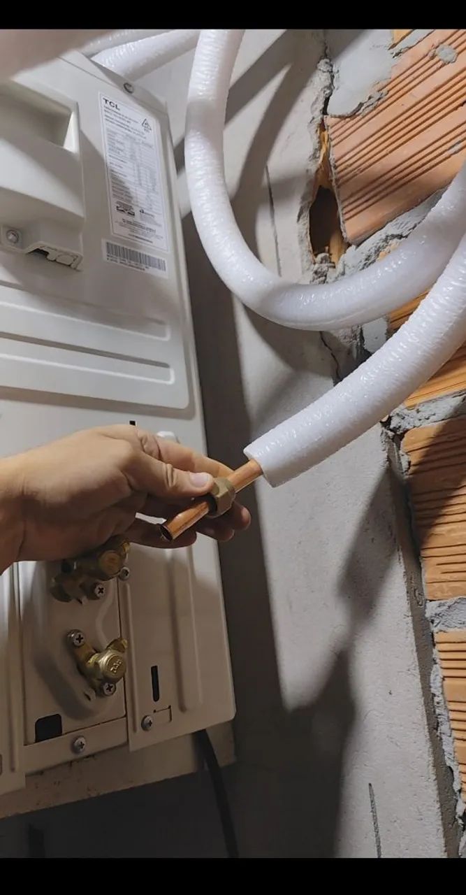 Manutenção, instalação e limpeza de ar condicionado 