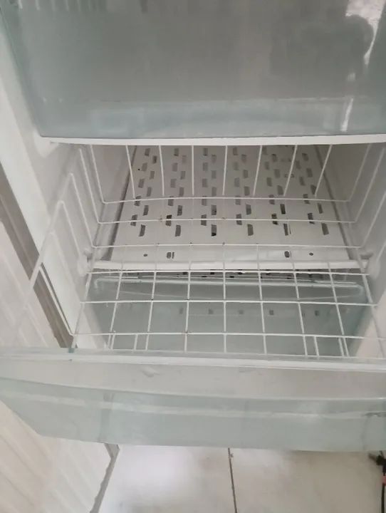Freezer Vertical Electrolux FE18 145 Litros - Foto 3