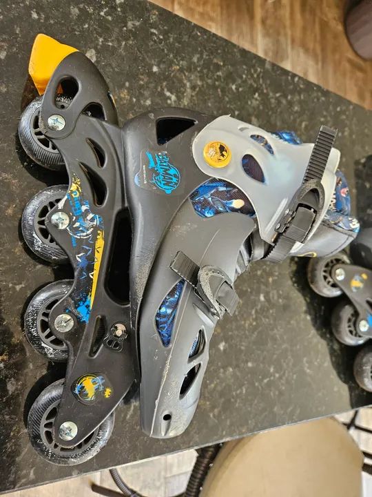 Patins infantil BATMAN, regulável 33 ao 36, com joelheiras e cotoveleiras.. - Foto 2
