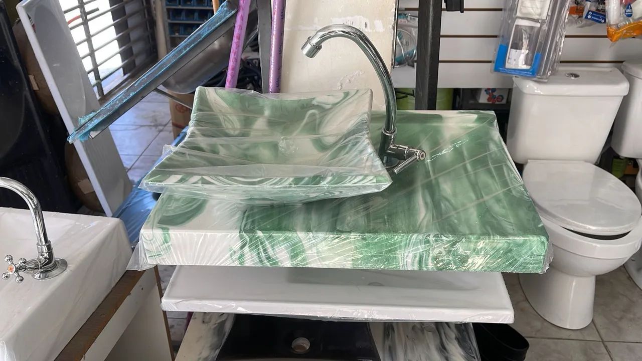 Bancada em Mármore Sintético com Cuba de Apoio - 0,55x0,35