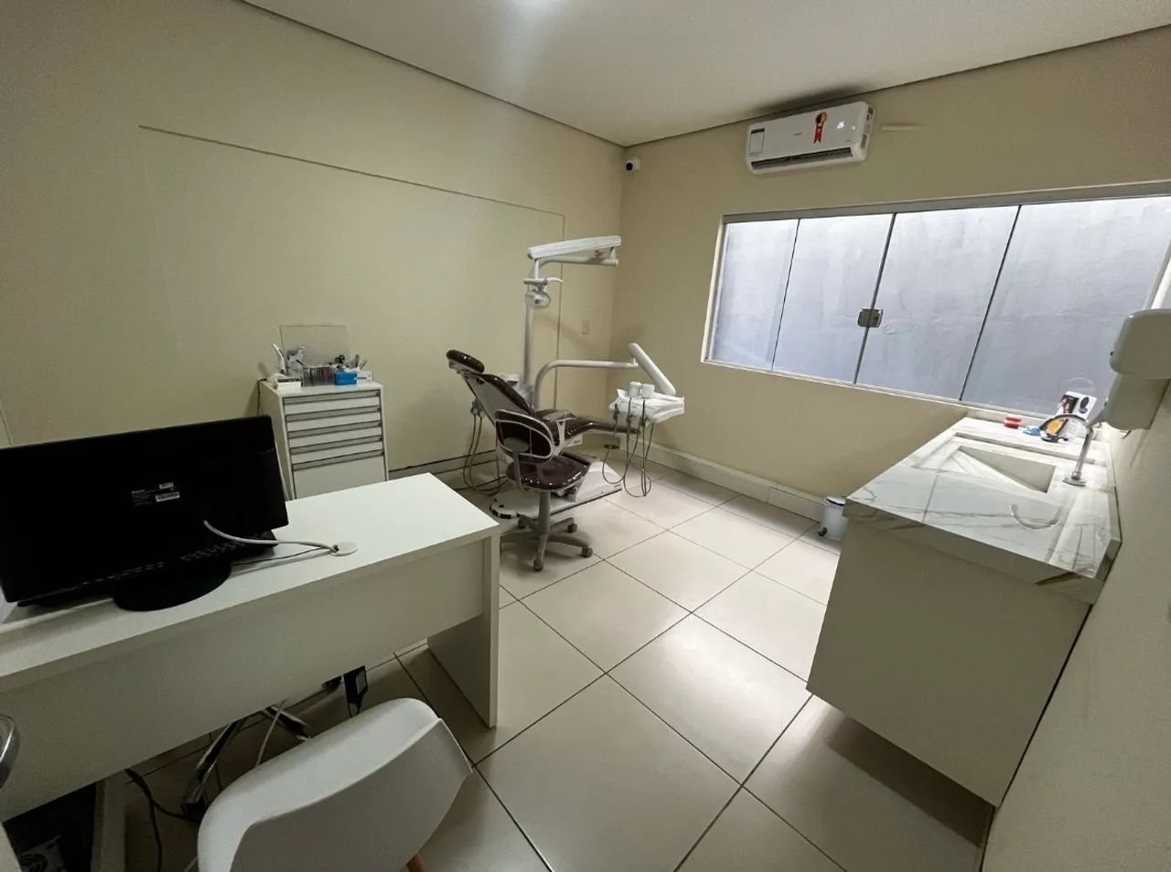 Vende-se Clínica Odontológica 
