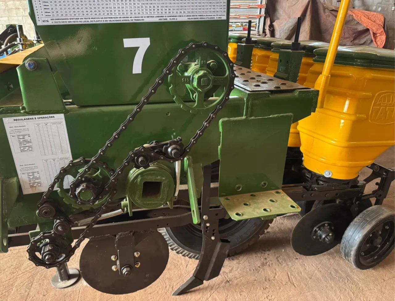 Plantadeira 7 linhas, pronta para o plantio. - Foto 3