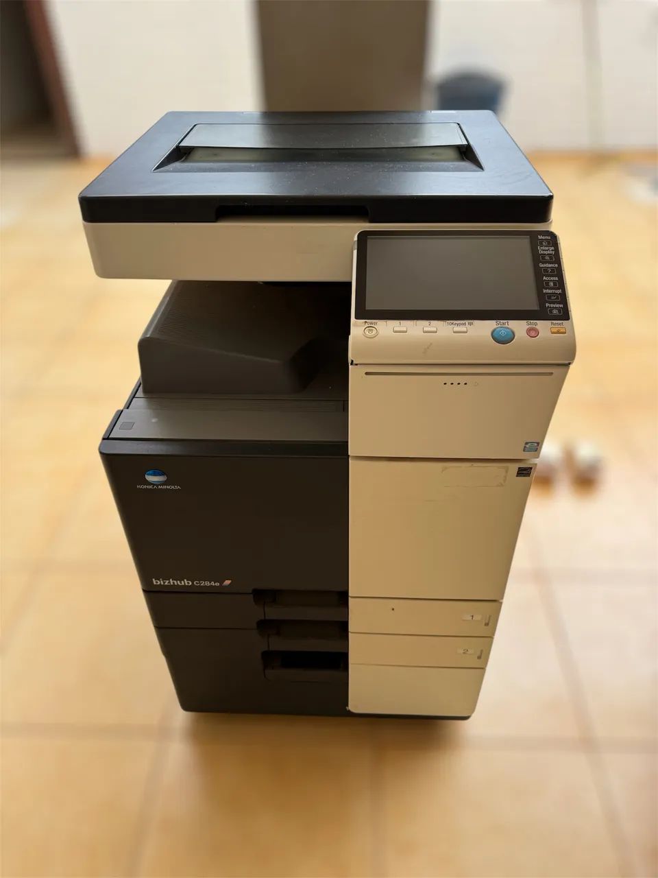 Konica Minolta Bizhub C284e - Multifuncional Profissional Colorida 