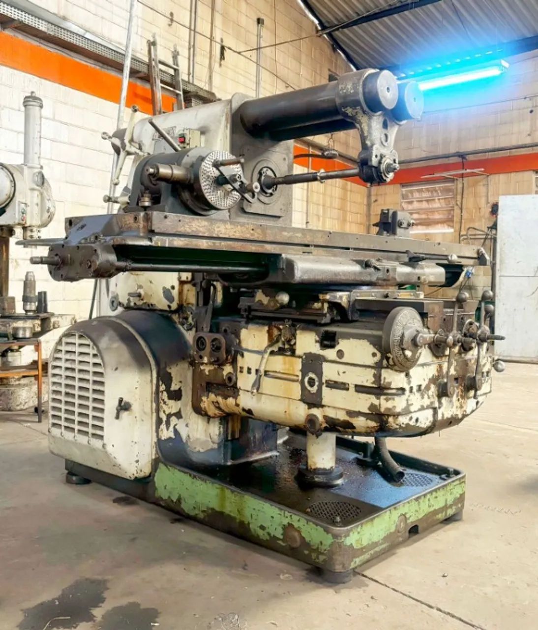 Fresadora Universal Kearney & Trecker Milwaucker N°4 - CRON02