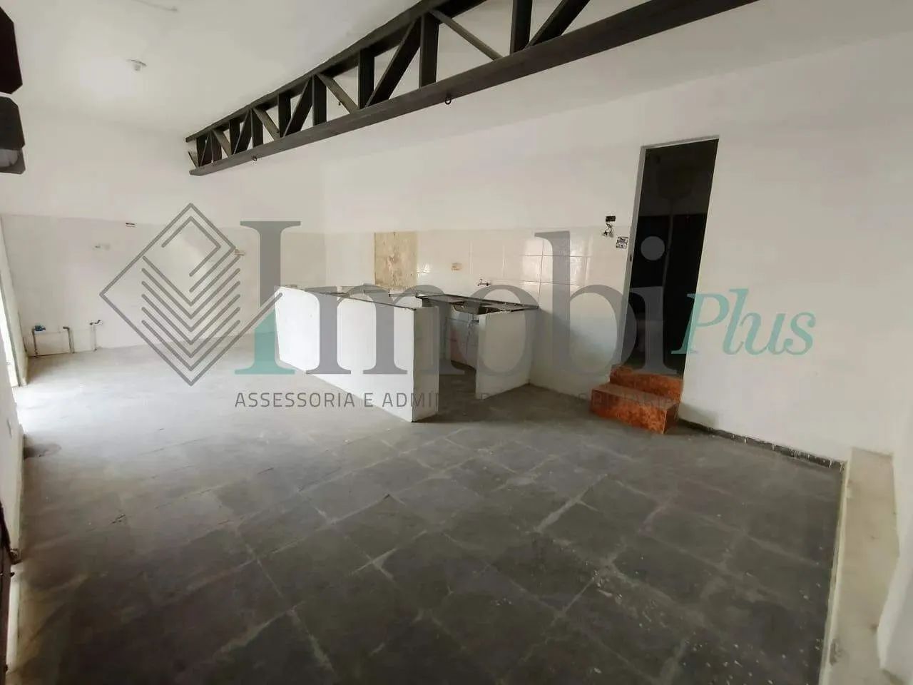 Área aproximadamente 180m² com loja aproximadamente de 60m² - Foto 3