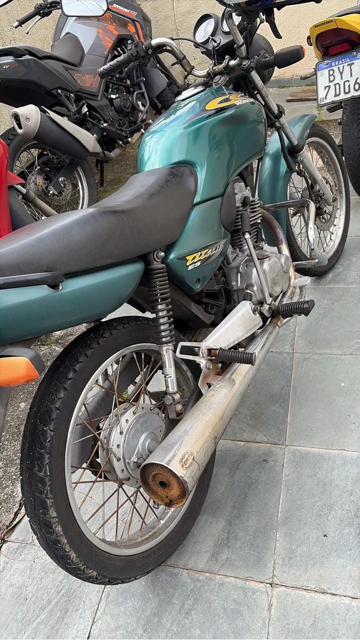 Motocicleta super conservada 