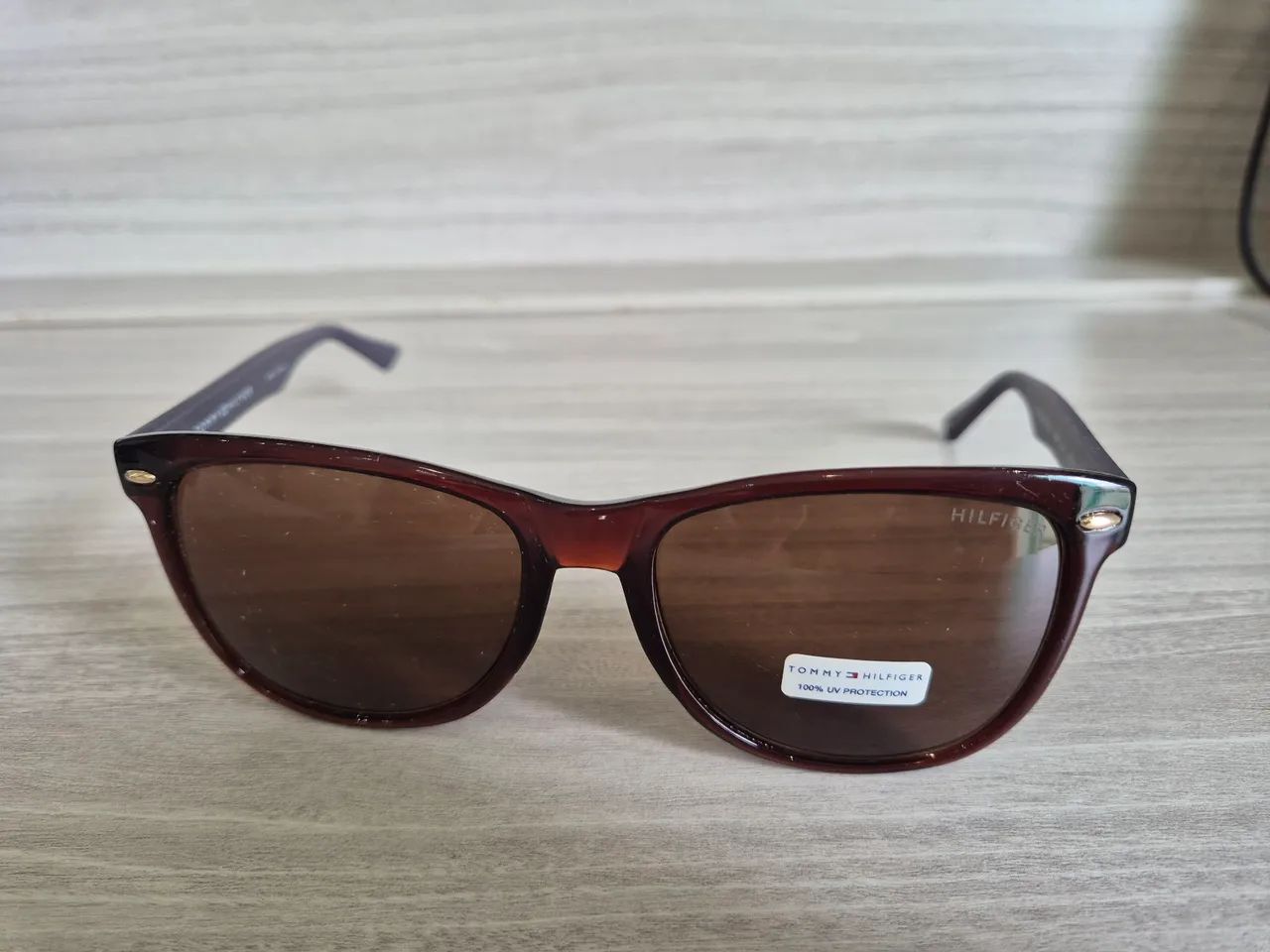 Óculos de sol escuro Tommy Hilfiger original 
