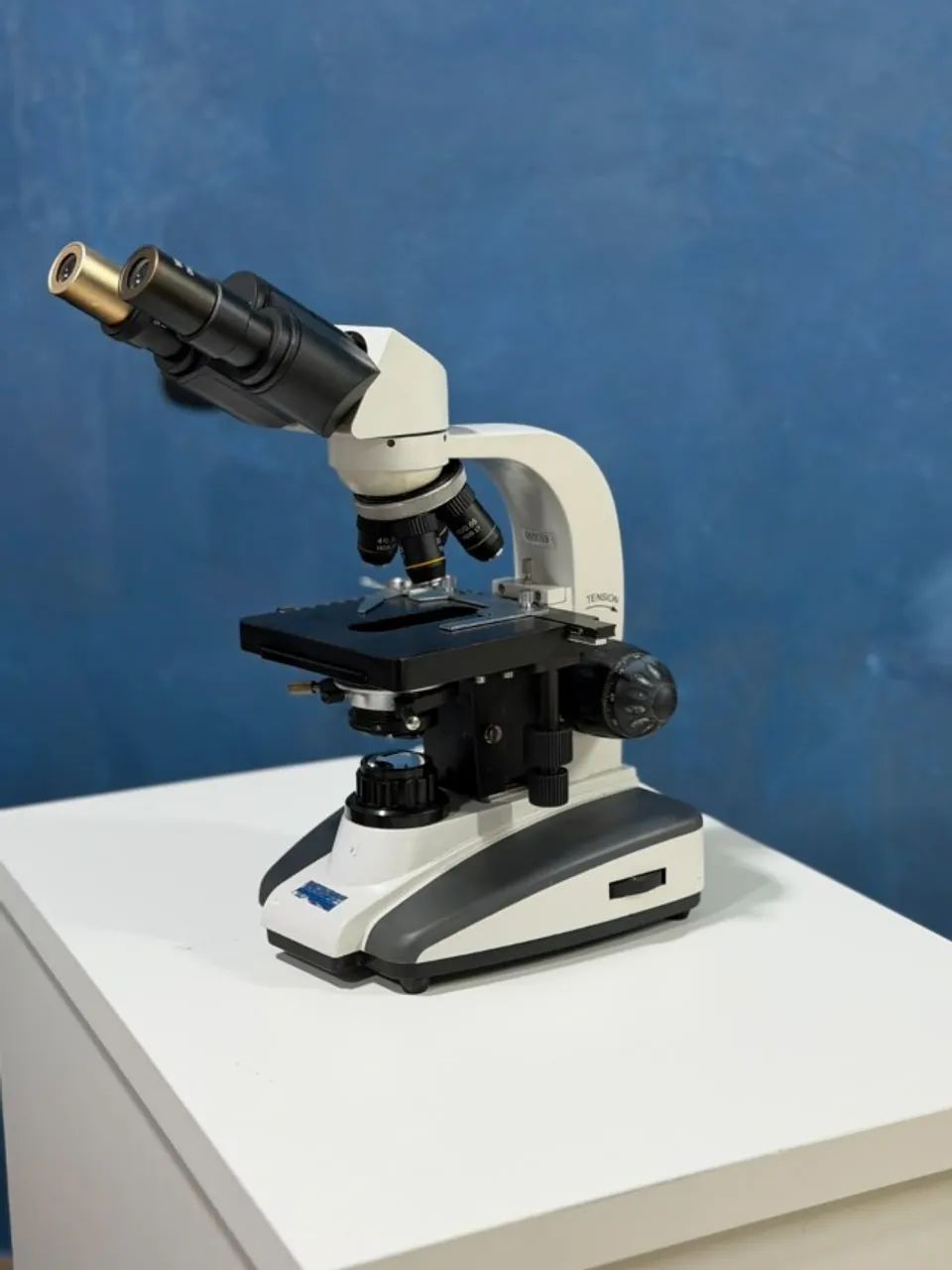 Microscópio Licit - Foto 2