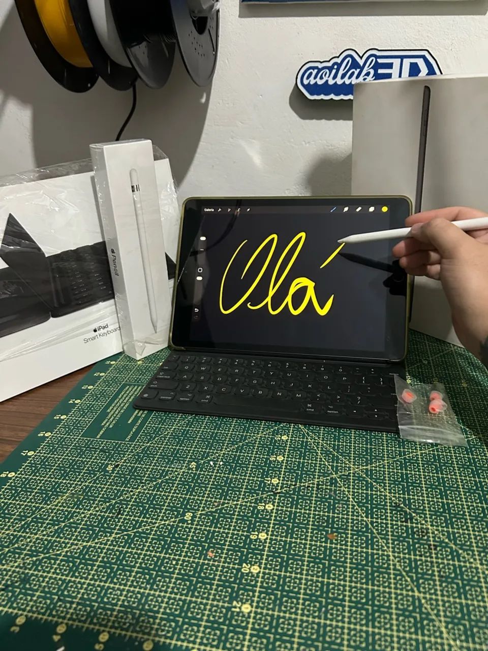 iPad 7ª Geração + Apple Pencil + Smart Keyboard 128gb