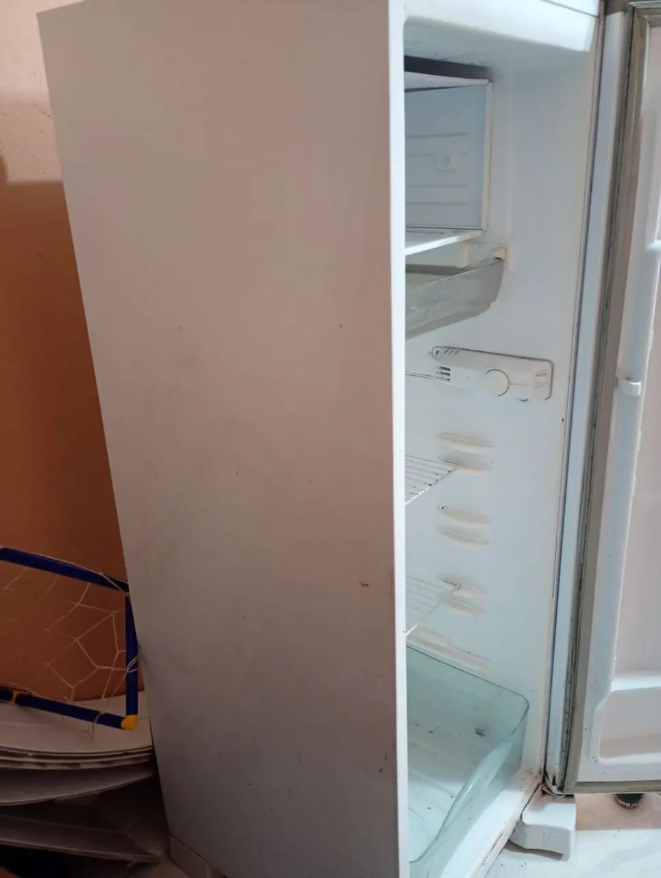 Vende-se geladeira pegando perfeitamente  - Foto 2