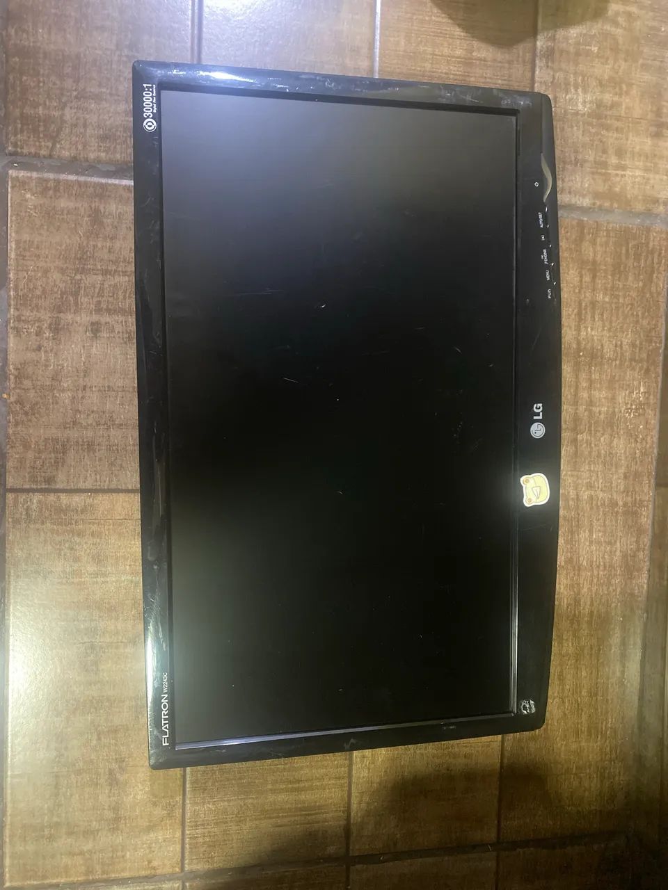 LG Flatron W2243S (x2) + W2243C (1) - Foto 4