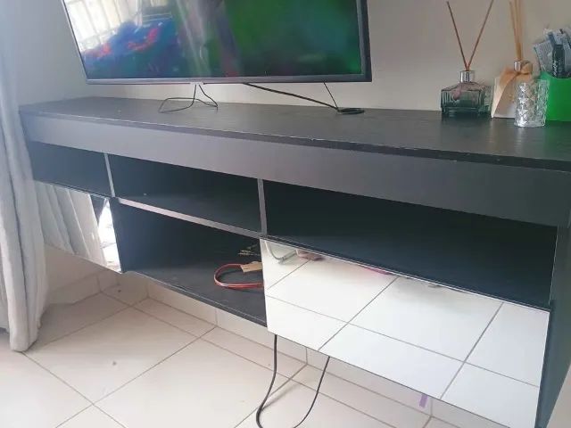 Rack de parede com 2 portas retráteis com espelho. - Foto 2