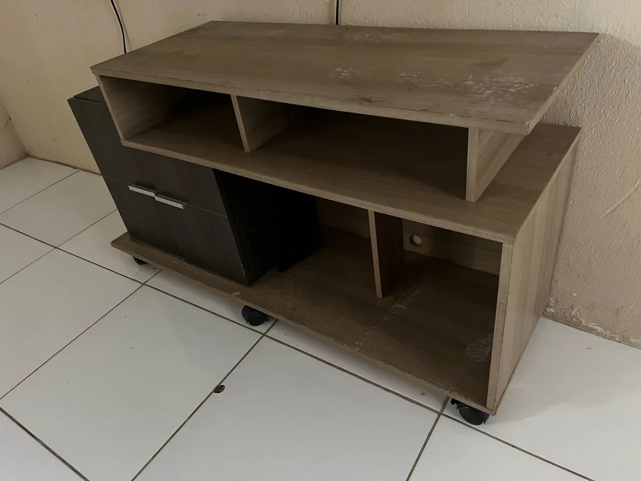 Rack para TV com rodinhas