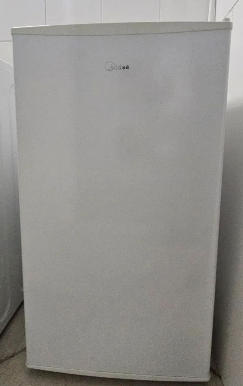 Frigobar Midea Branco com Congelador