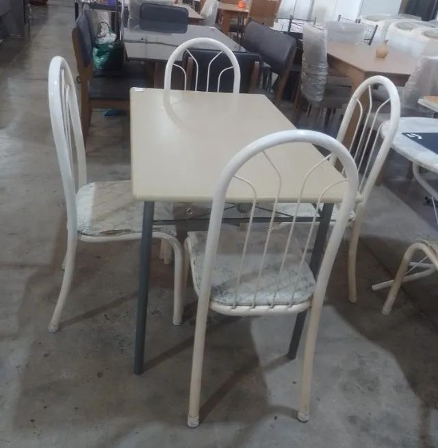 MESA C/ 4 CADEIRAS - Foto 2