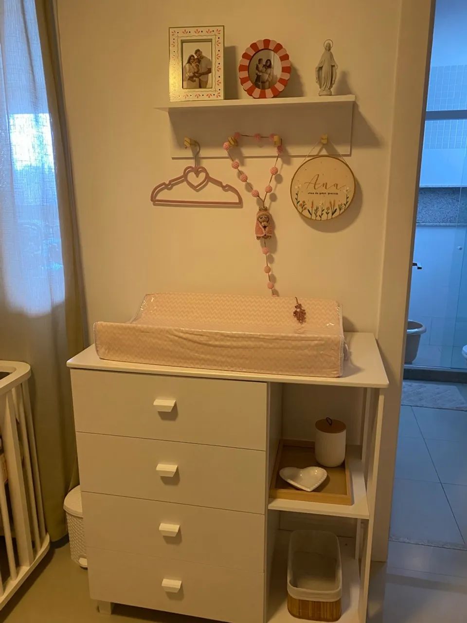Cômoda branca muito nova 